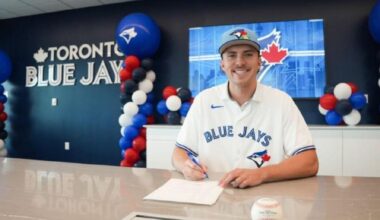 Toronto Blue Jays sign former Victoria HarbourCats pitcher