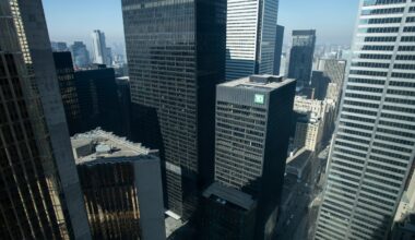 Barlow’s Research Roundup: Bank analyst warns investors to be selective, recommends these stocks