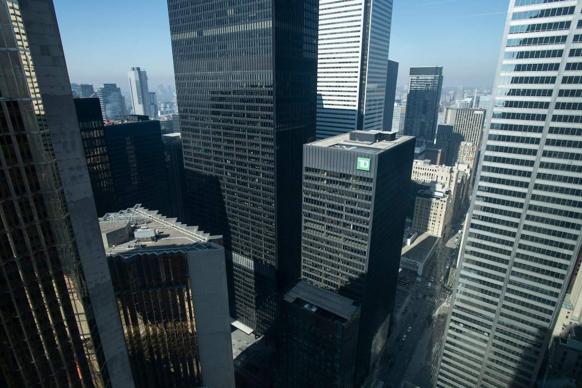 Barlow’s Research Roundup: Bank analyst warns investors to be selective, recommends these stocks