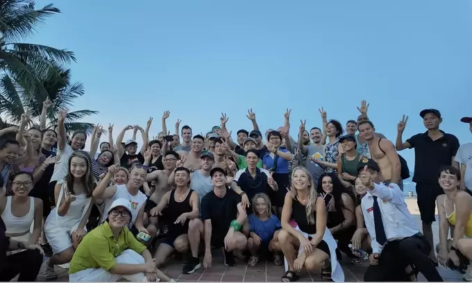 A free dance class with many foreigners at My Khe beach, Da Nang, July 2026. Photo: Susan Lindgren