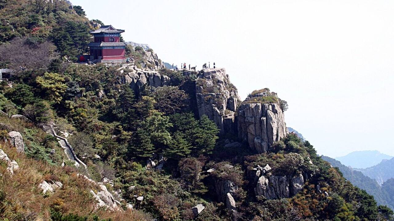 A view from Mount Tai. Image credits: Wikimedia Commons a view from Mount Tai 1