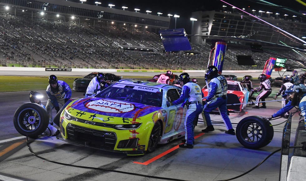 AUTO: JUL 12 NASCAR Cup Series Quaker State 400