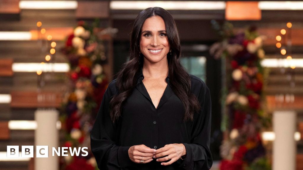 Meghan calls Prince Harry 'a charmer' during MasterChef Australia appearance - BBC