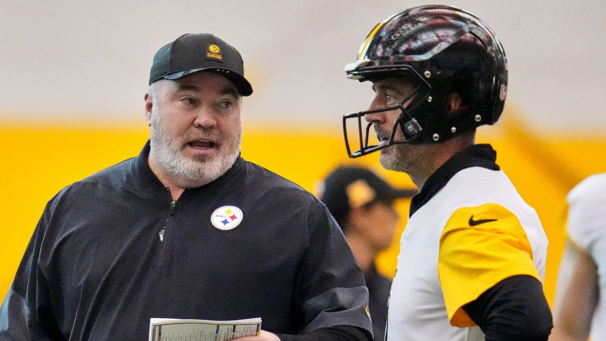 Pittsburgh Steelers quarterback Aaron Rodgers listening to head coach Mike McCarthy during practice