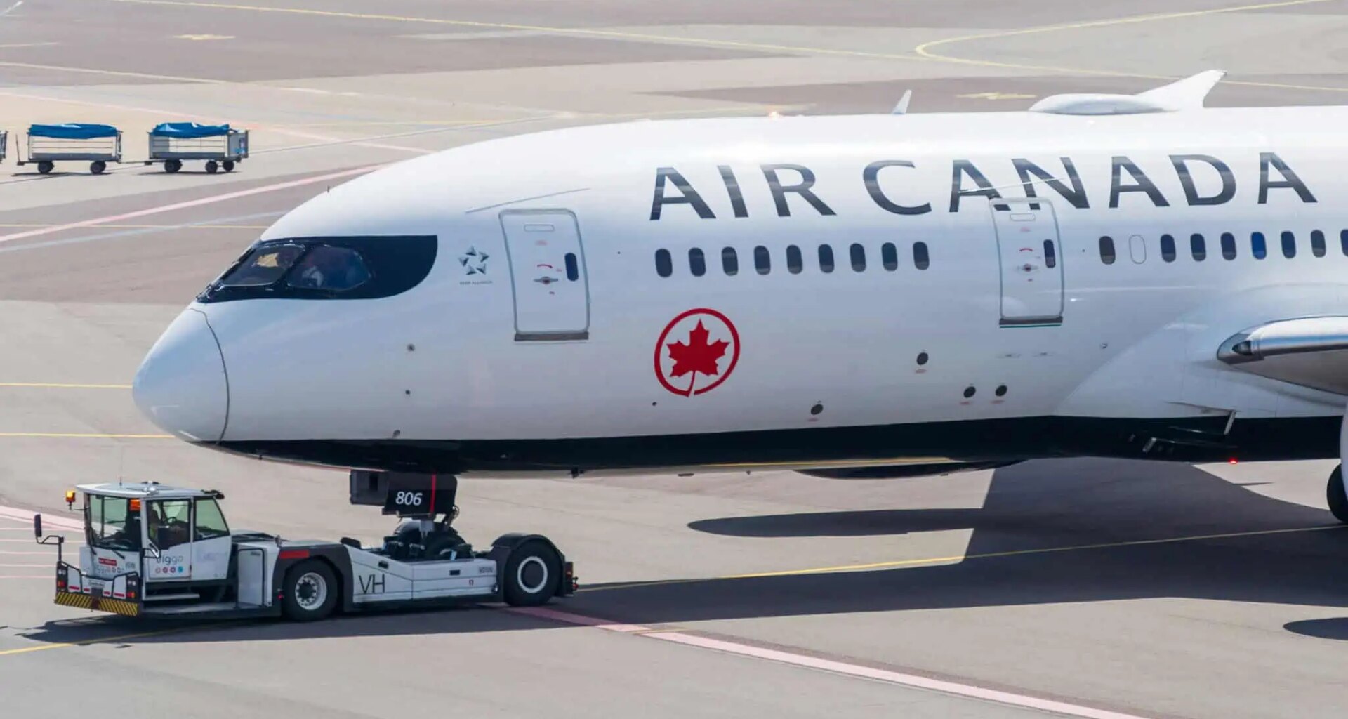 Air Canada flight leaves taxiway after landing in Montreal