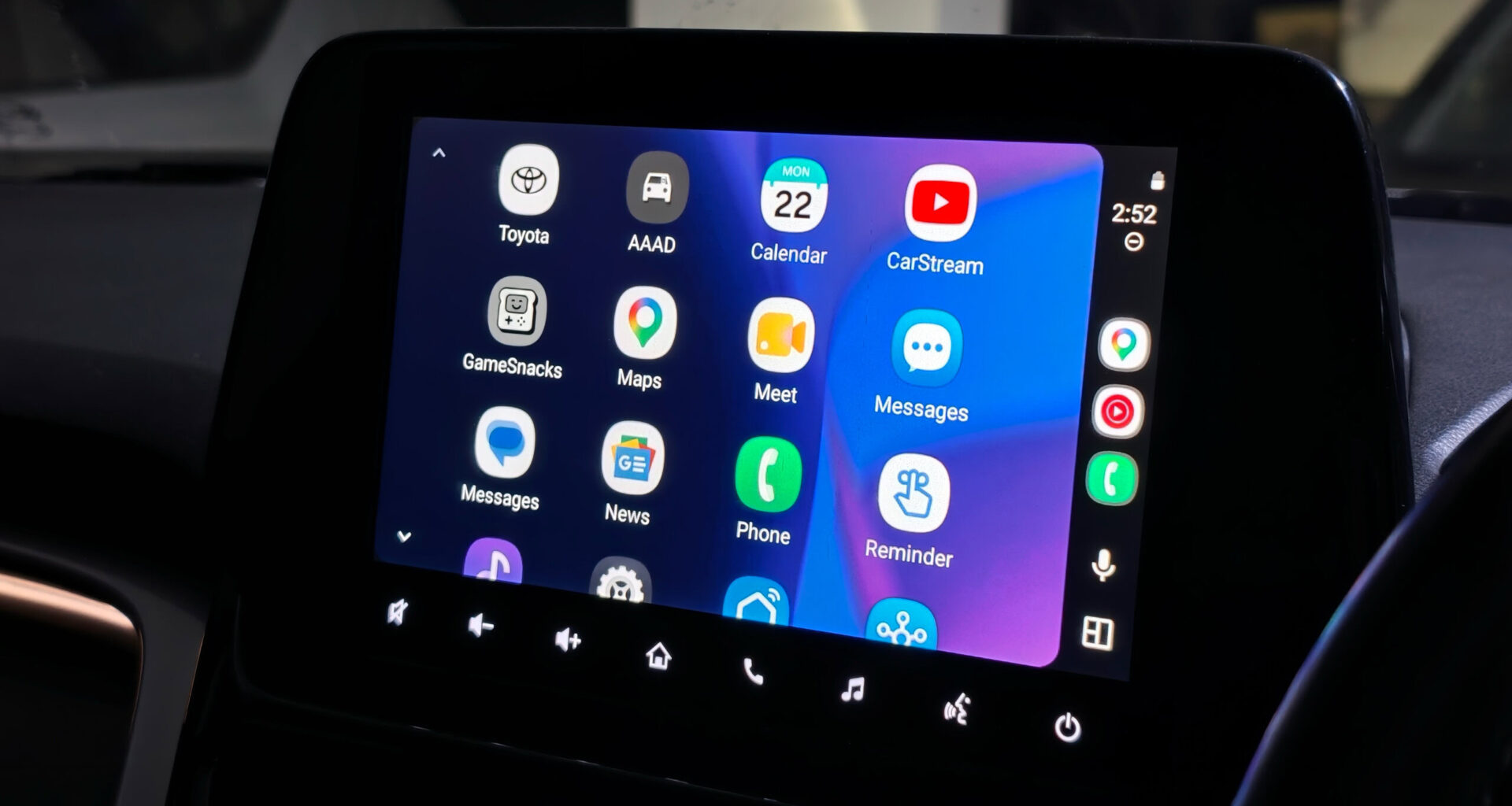 Android Auto's app launcher showcasing apps like Google Maps, CarStream, phone, and more