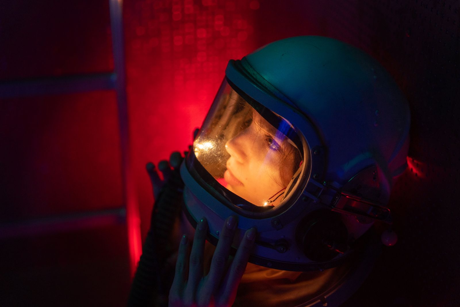 astronaut drinking water station