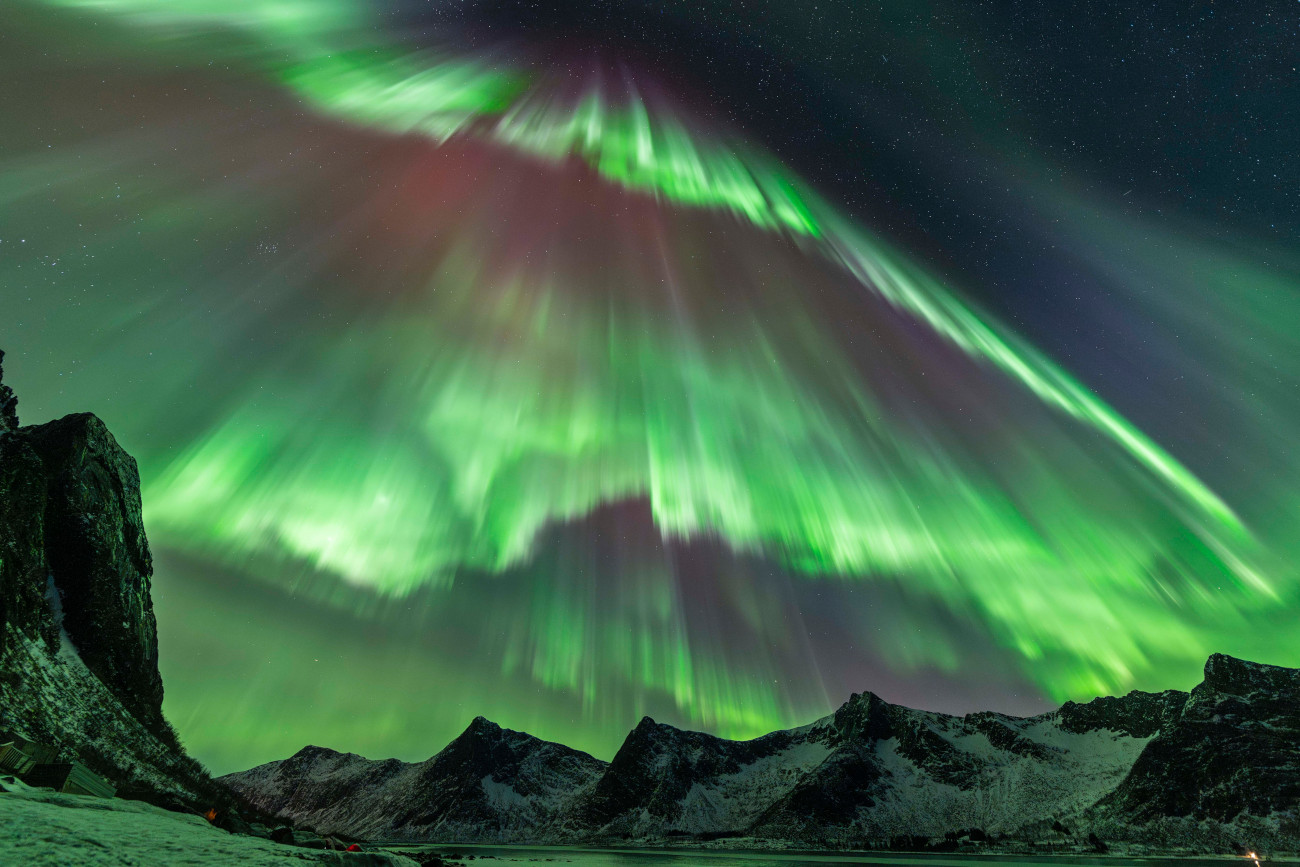 Aurorae. An Auroral Deluge © Julien Cadena (France). The camera had been set up facing the iconic ‘Devil’s Teeth’ peaks on the island of Senja in Norway. Julien Cadena had hoped the Northern Lights would rise directly above the jagged summits, but they flared up in the opposite direction instead. Their intensity and speed were breathtaking. Taken with a Sony Alpha 7 IV camera, 14 mm f/2.8, ISO 3200, 1-second exposure Location: Lyngen, Troms, Norway, 20 January 2026