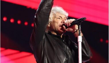 Watch Bon Jovi Bring Back 2 Vintage Rockers at Seventh MSG Show