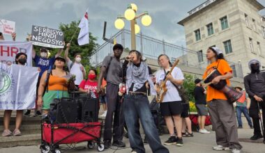 Filipino youth hold protest in Ottawa to denounce the visit of the president of the Philippines to Canada