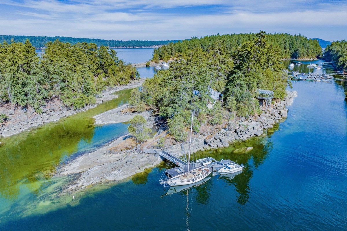 Private island 40 km from Vancouver selling for under $3M