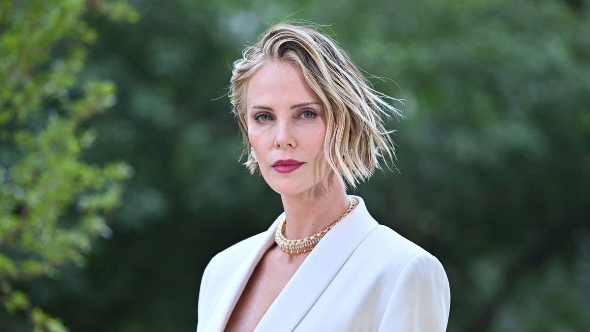 Charlize Theron takes daughter to one of Hollywood's biggest red carpets