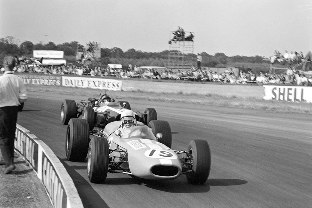 Anderson is sized up by 
Pedro Rodriguez at 
Silverstone in 1967