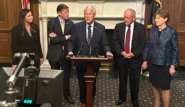 US Senate Advances Landmark Russia Sanctions Bill After Zelenskyy's Capitol Appeal
