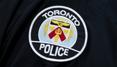 Gunfire damages restaurant in Etobicoke plaza