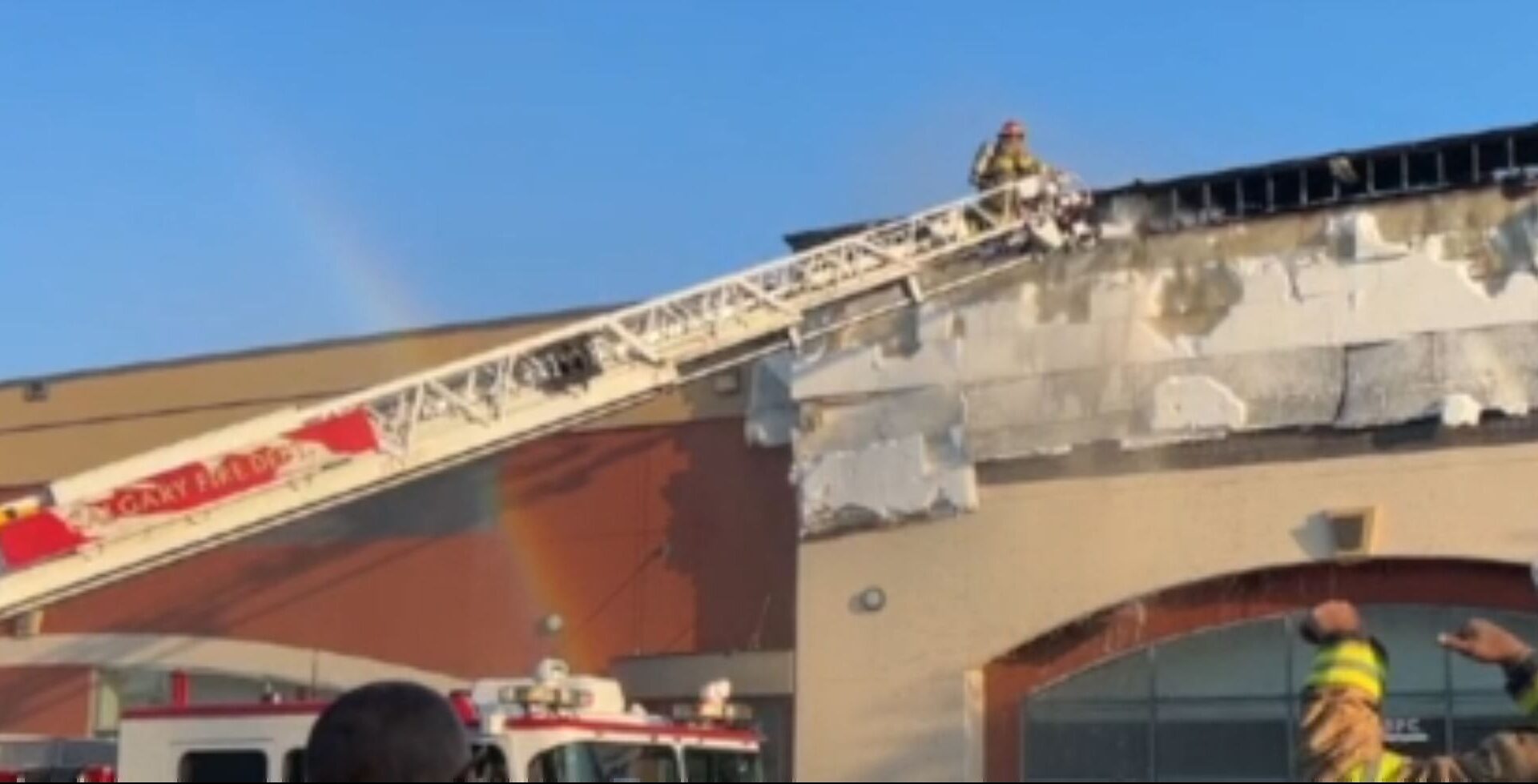 Authorities respond to pair of fires in NE Calgary within kilometres