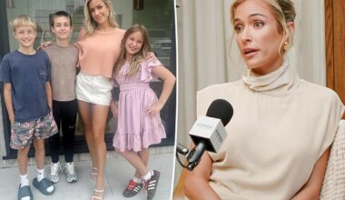 Kristin Cavallari forces kids to fly coach while she's in first class: 'Bye guys'