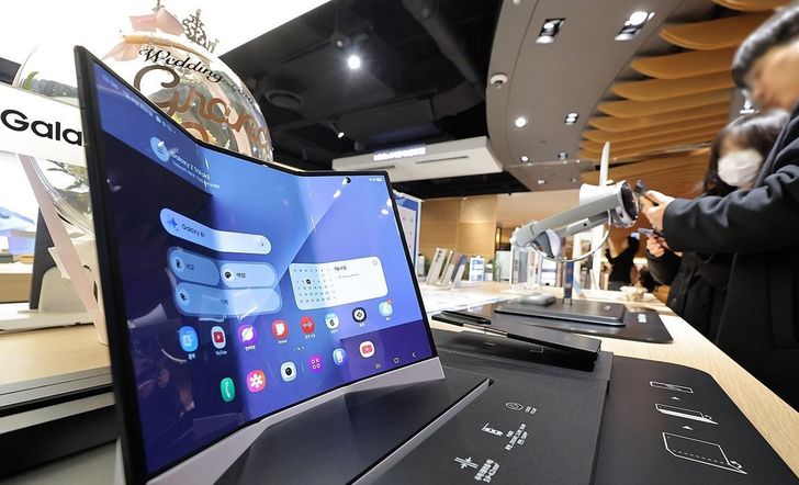 A Galaxy Z TriFold of Samsung Electronics is displayed at a retail store in Seoul, Jan. 6. Yonhap
