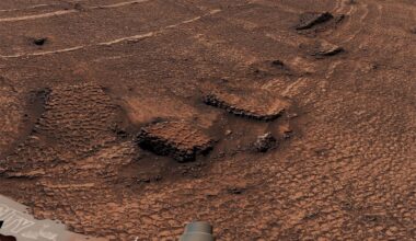 The honeycomb textures of polygon fractures seen on the surface of Mars by NASA
