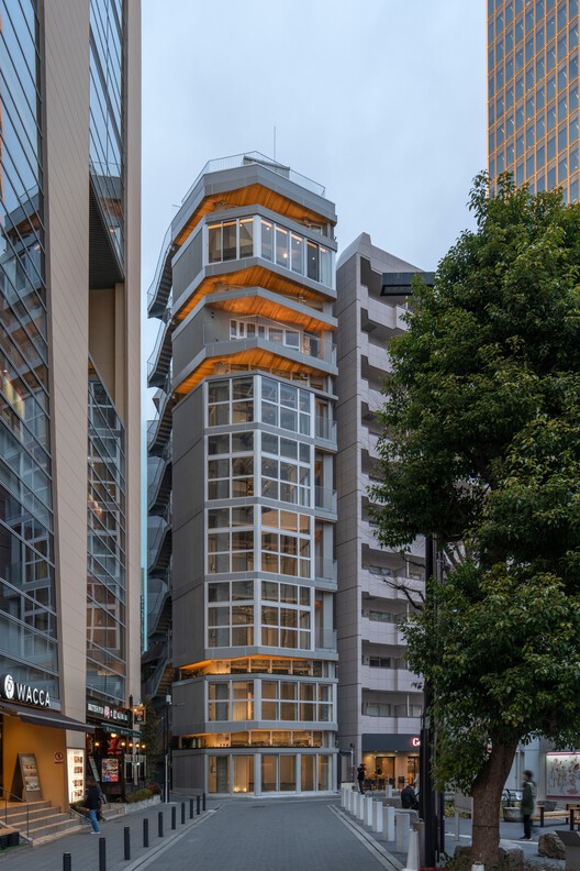 Clerestory Garden at Naka-Ikebukuro Park / KEY OPERATION INC. / ARCHITECTS - Exterior Photography, Balcony, Glass