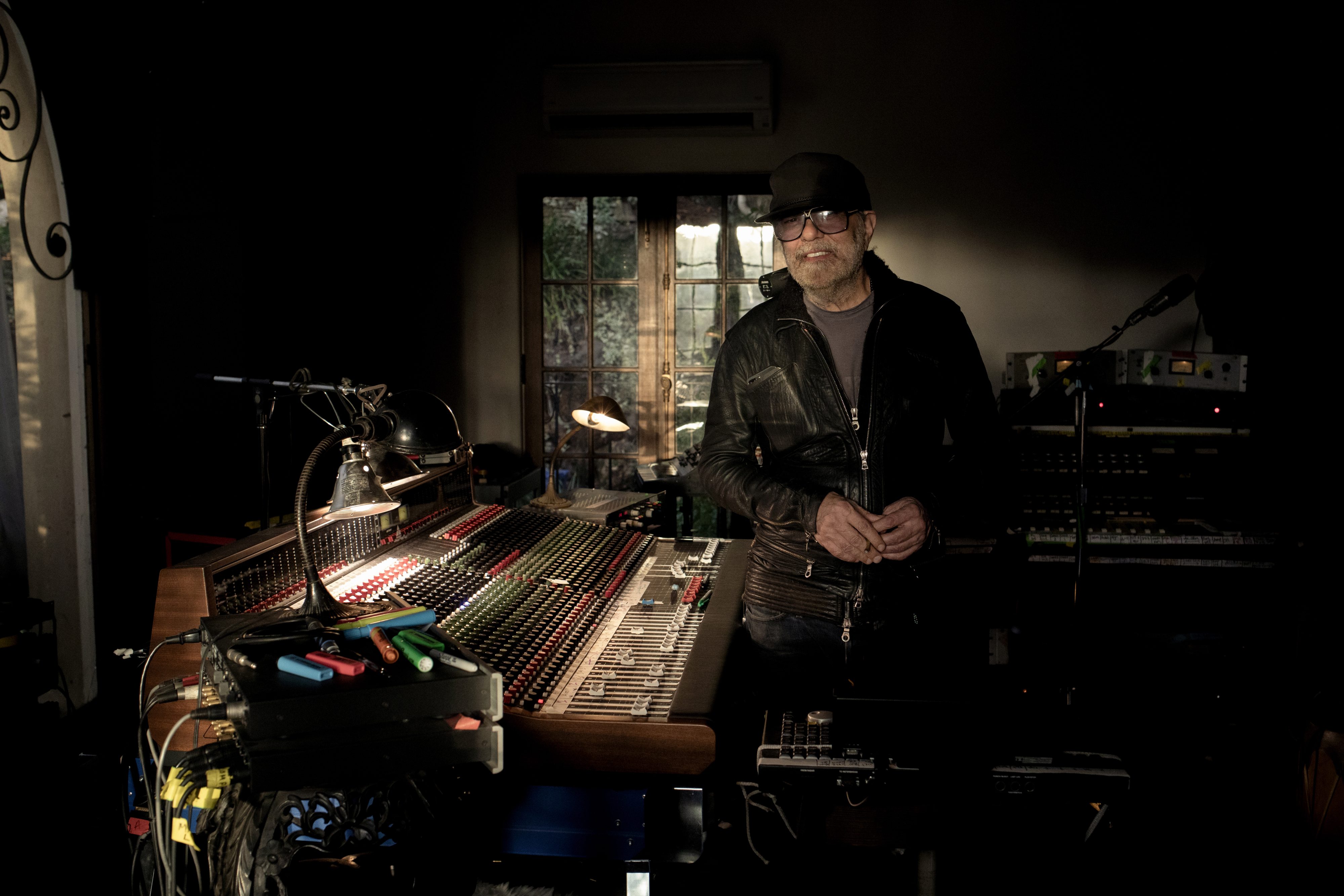 Grammy winning producer Daniel Lanois chats with Quinte News