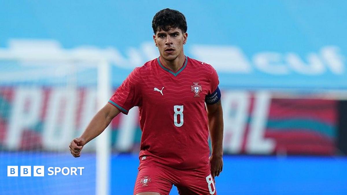 Mateus Fernandes in action for Portugal