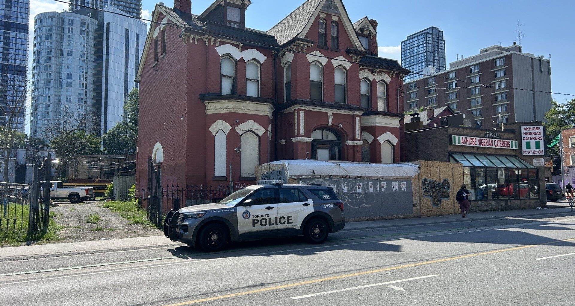 Man seriously injured after stabbing near Sherbourne and Dundas