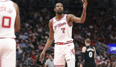 Kevin Durant trolled by fans for showing up at WNBA game