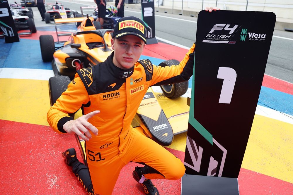 Van Langendonck is the first outside driver to be represented by the Verstappen camp