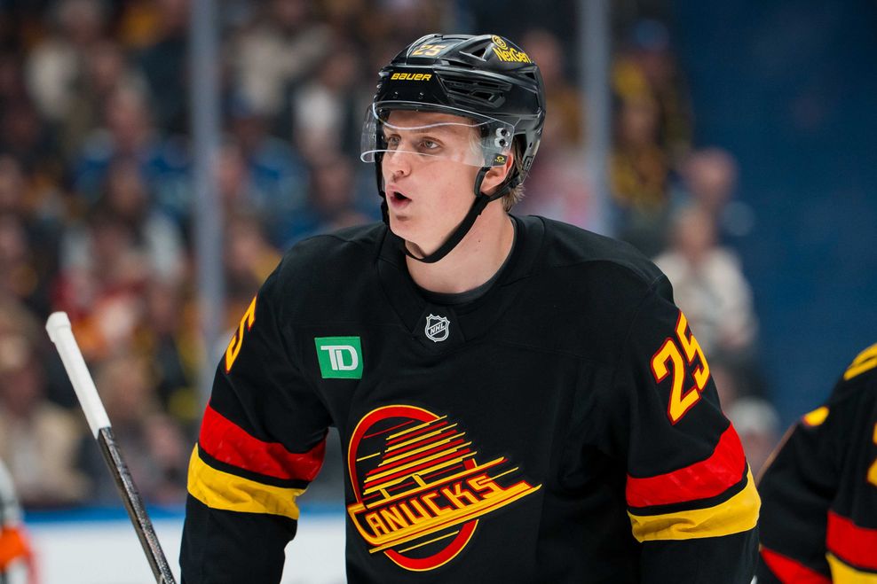 elias pettersson canucks