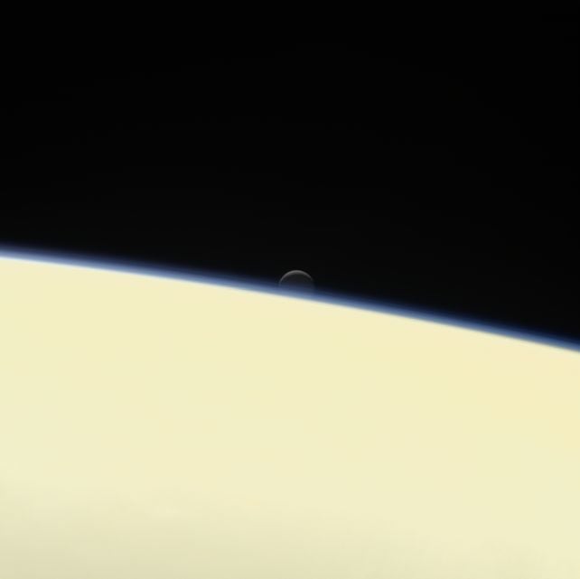 Listen to The Horrifying 'Scream' of Saturn Before Cassini Plunged to Its Death