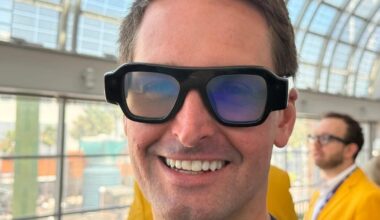Smart Glasses Are Putting Cameras on People's Faces. Here's How to Spot Them