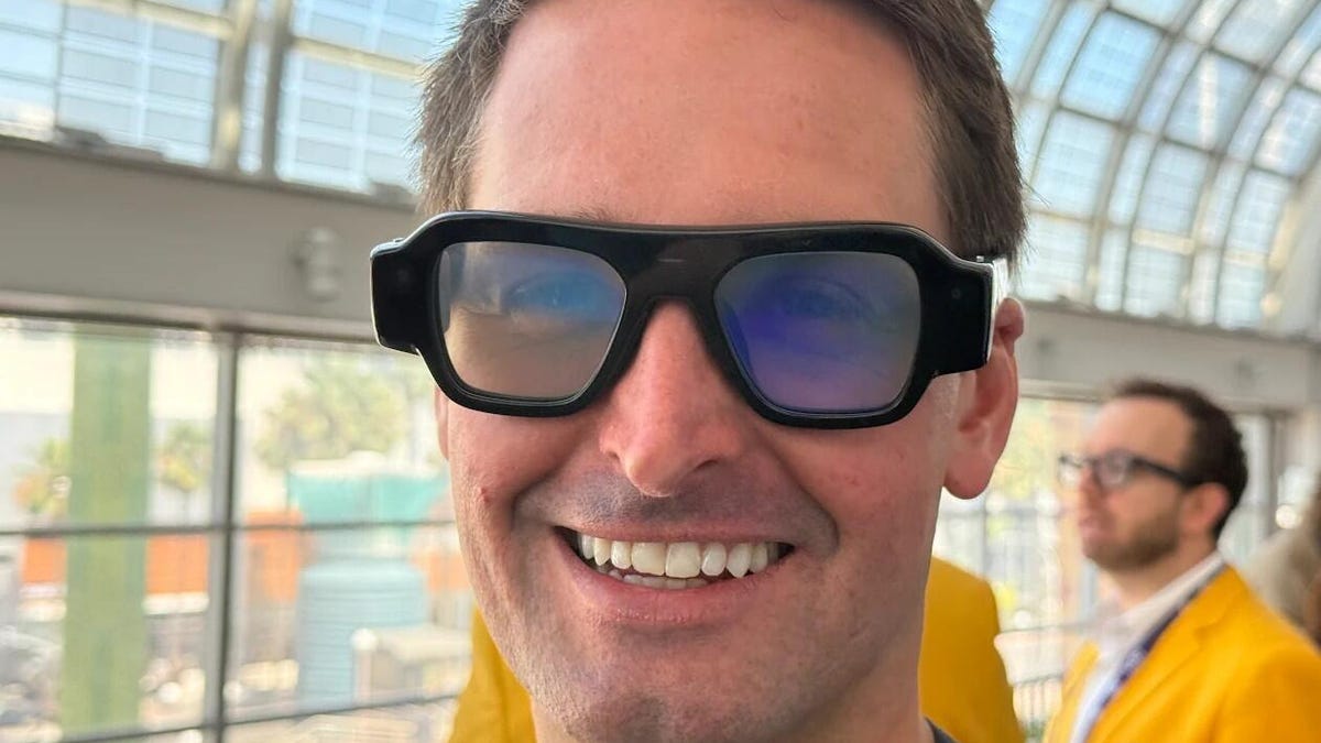 Smart Glasses Are Putting Cameras on People's Faces. Here's How to Spot Them