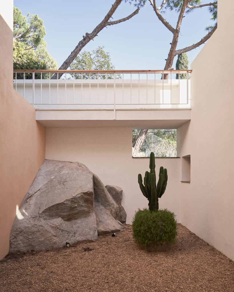 open patios and white geometric terraces extend casa blajot along catalan coast - 4
