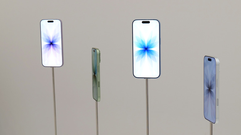 Assorted iPhone 17 models