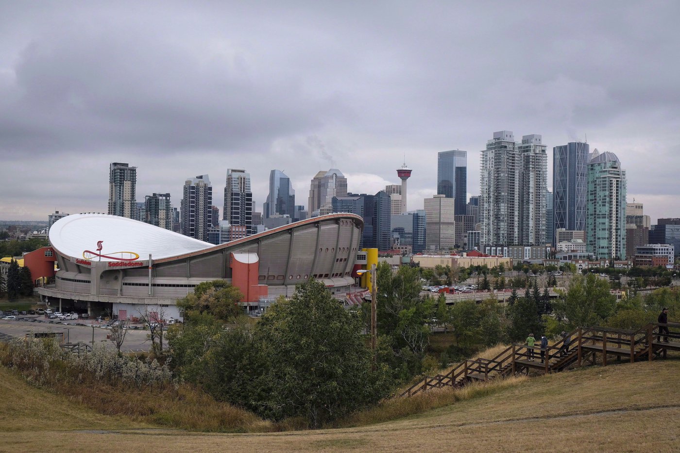 Landlord facing voyeurism charges after tenants find cameras in rooms: Calgary police