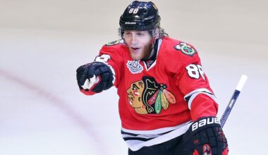Kane returns to Blackhawks, signs 2-year, $16 million contract