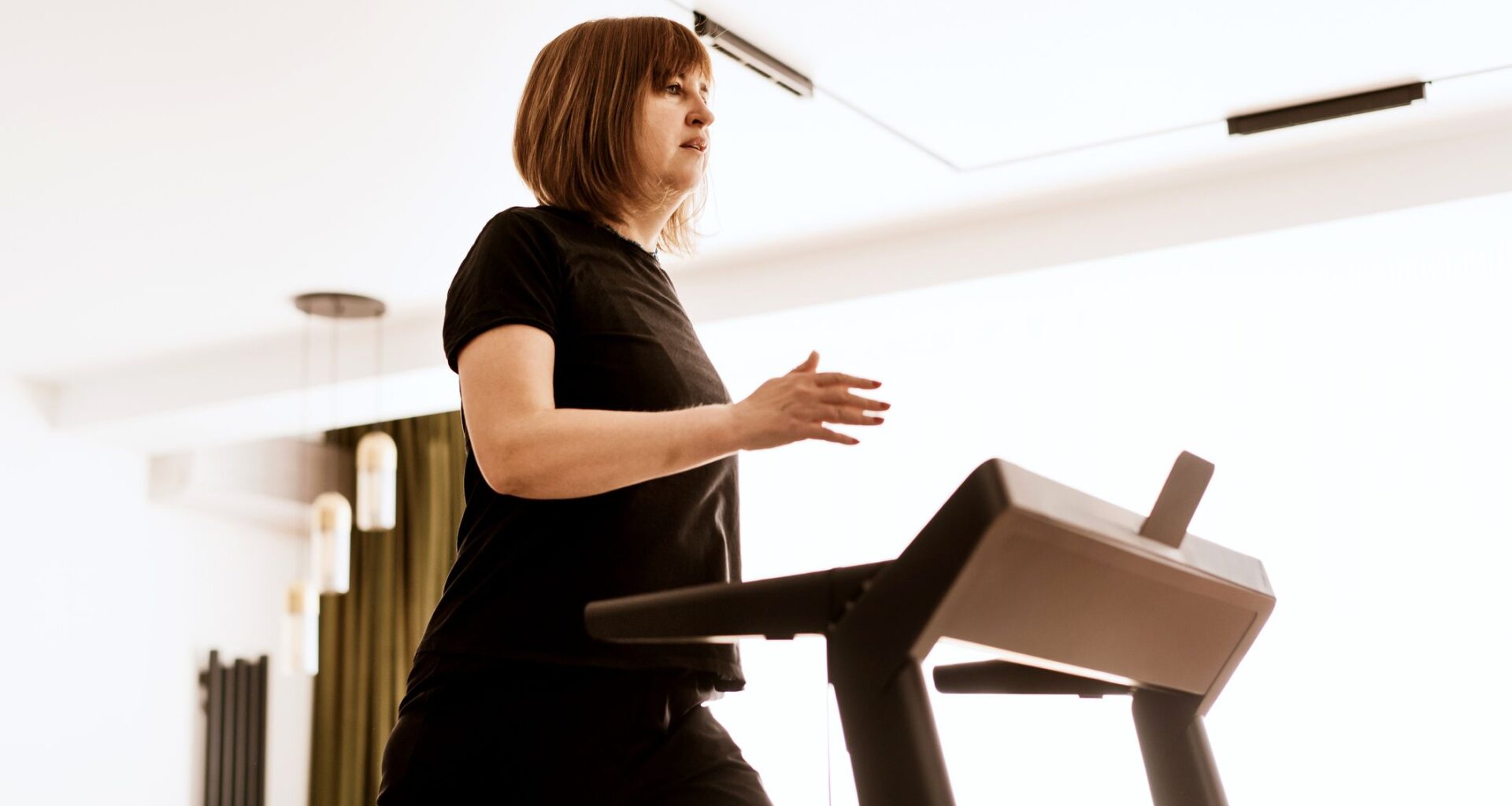 If you only have 10 minutes to work out, a trainer says this treadmill session is a great way to burn calories and get your heart pumping
