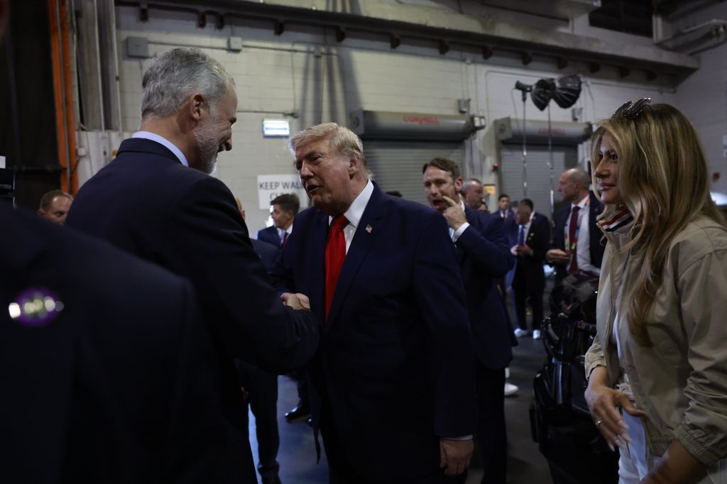 Donald and Melania Trump's private meeting with King Felipe and Queen Letizia after Spain's World Cup victory [Photos]