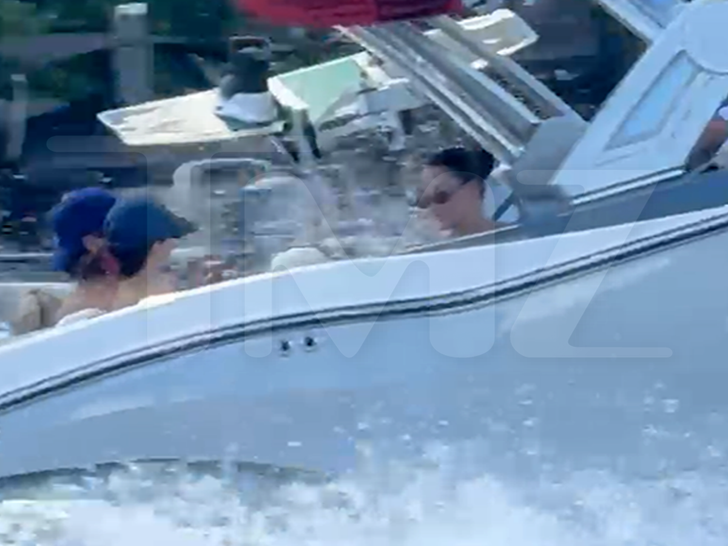 070426_kendall_jenner_jacob_elordi_justin_bieber_hailey_bieber_sub_v3