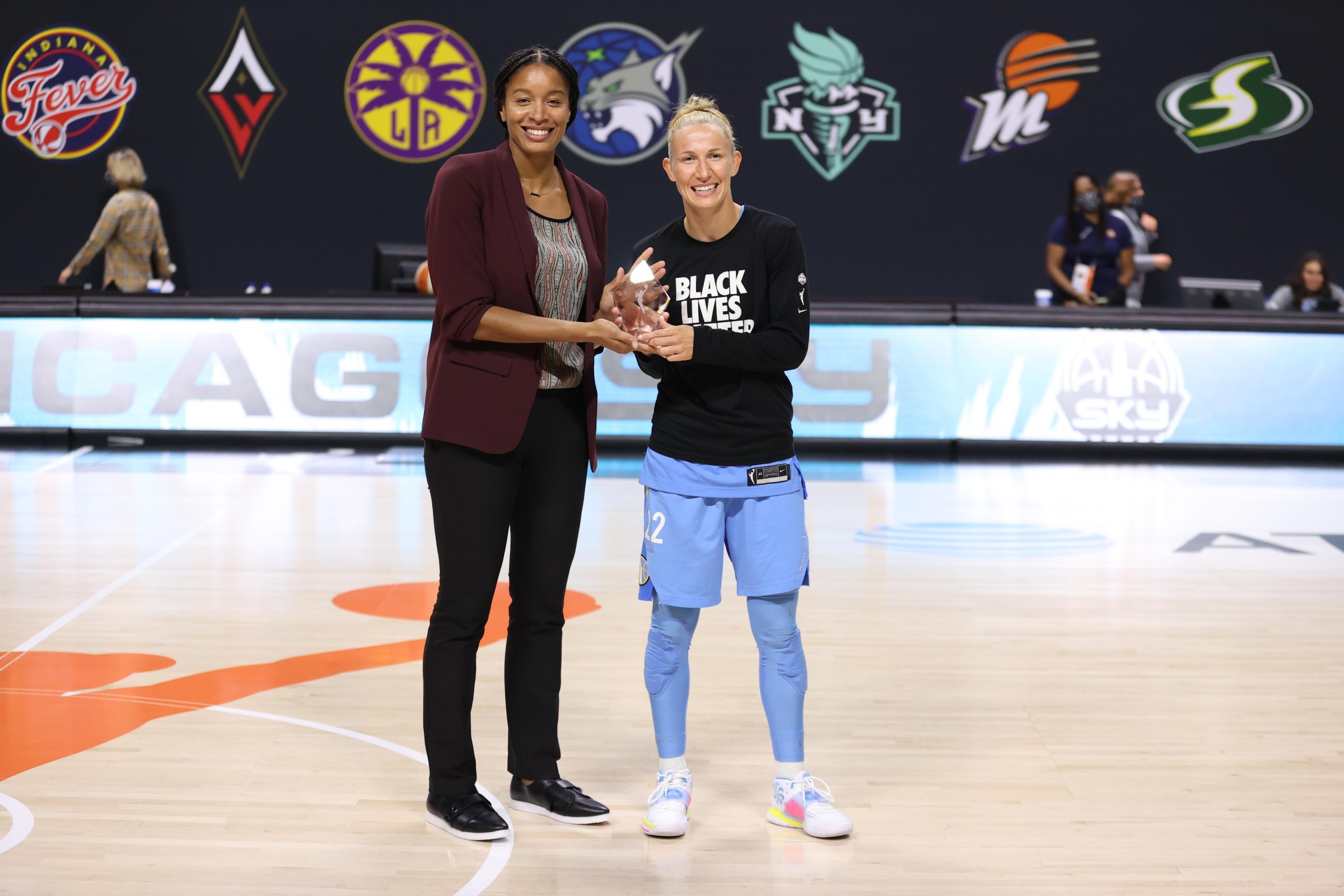 Sloot accepting the Peak Performer Assists Award in 2020. (Photo by Stephen Gosling)