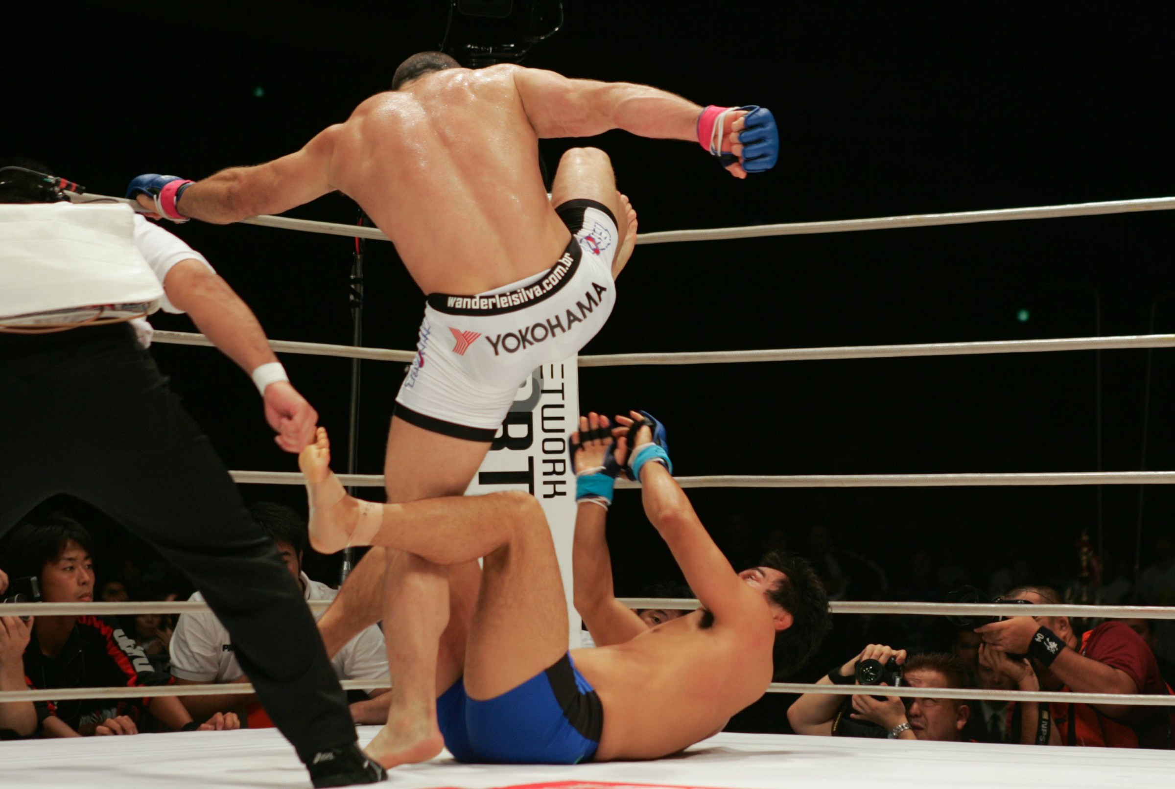 SAITAMA, JAPAN - AUGUST 15: Wanderlei Silva defeats Yuki Kondo inside Saitama Super Arena on August 15, 2004 in Saitama, Japan. (Photo by Zuffa LLC)
