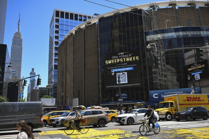 Madison Square Garden is no stranger to celebrity weddings. Funk icon Sly Stone and actress Kathy Silva got married there in 1974.