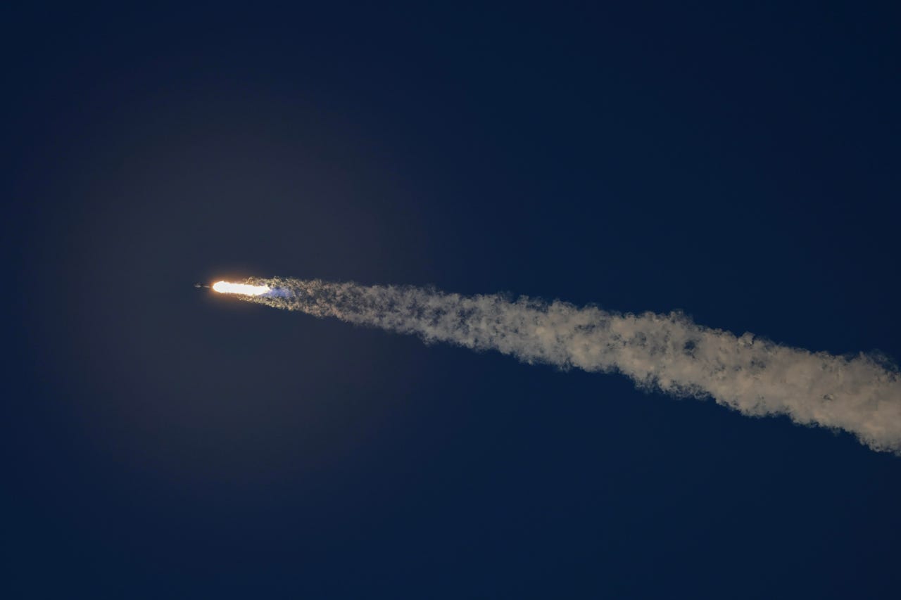 starlink rocket with satellite