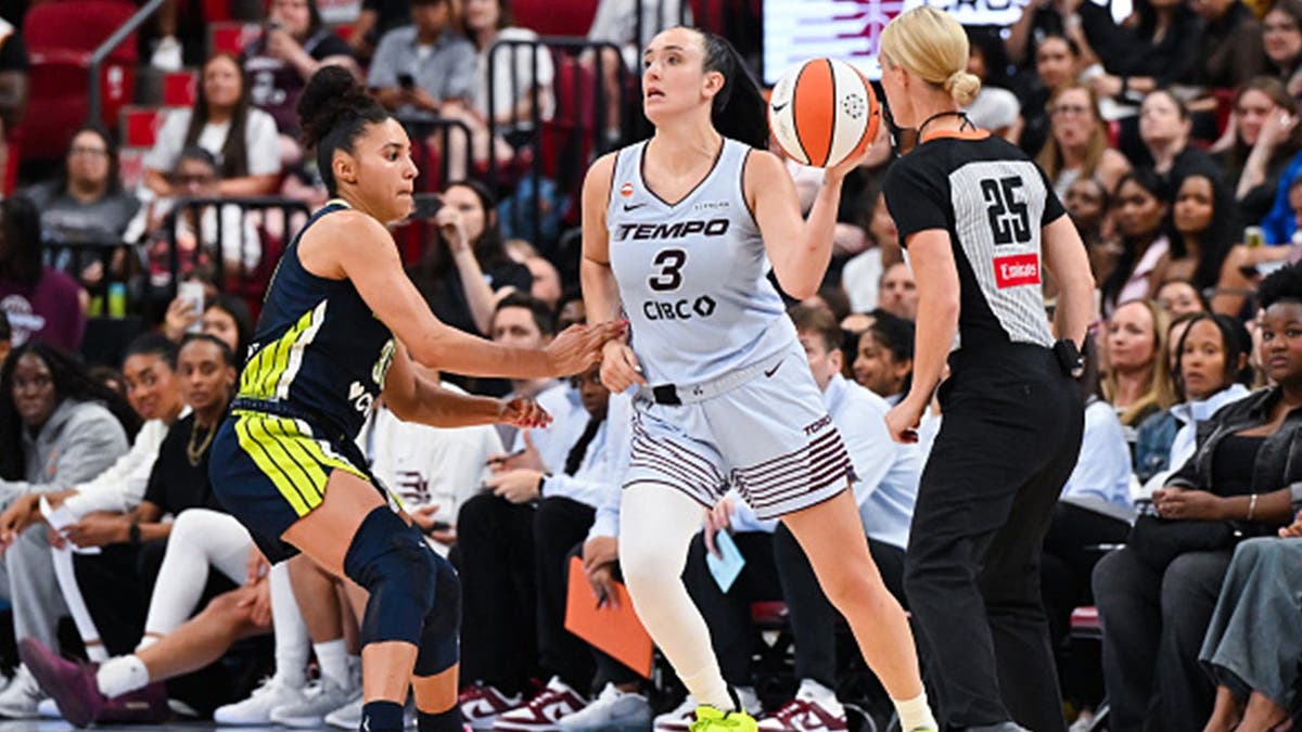 Betnijah Laney-Hamilton throws Jonquel Jones' sneaker, accidentally hitting Marina Mabrey during the Liberty's loss to the Toronto Tempo.