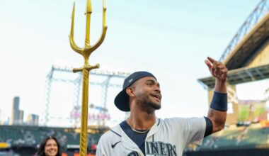 Mariners wait out Giants, win 4-3 in extras