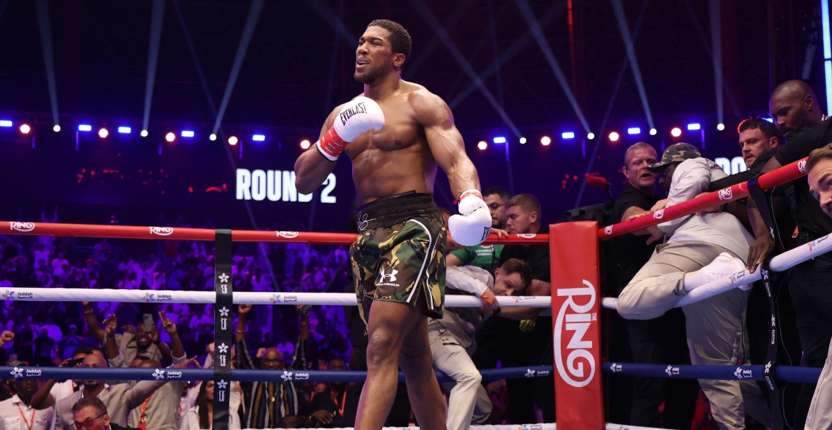 Anthony Joshua survives 2 knockdowns, comes back to flatten Kristian Prenga in second round