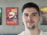 Human subjects, telephoto camera: Portrait mode, 85mm - 93mm, f/2.8, ISO 3396, 1/100s (4096x3072px) - Motorola Edge 70 Pro review
