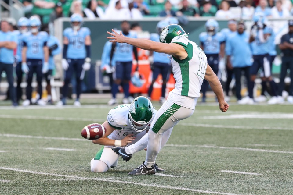 Darian Durant defends Riders kicker Alex Hale amid early misses: ‘We’re jumping the gun’ | GX94 Radio - Now That's Country!