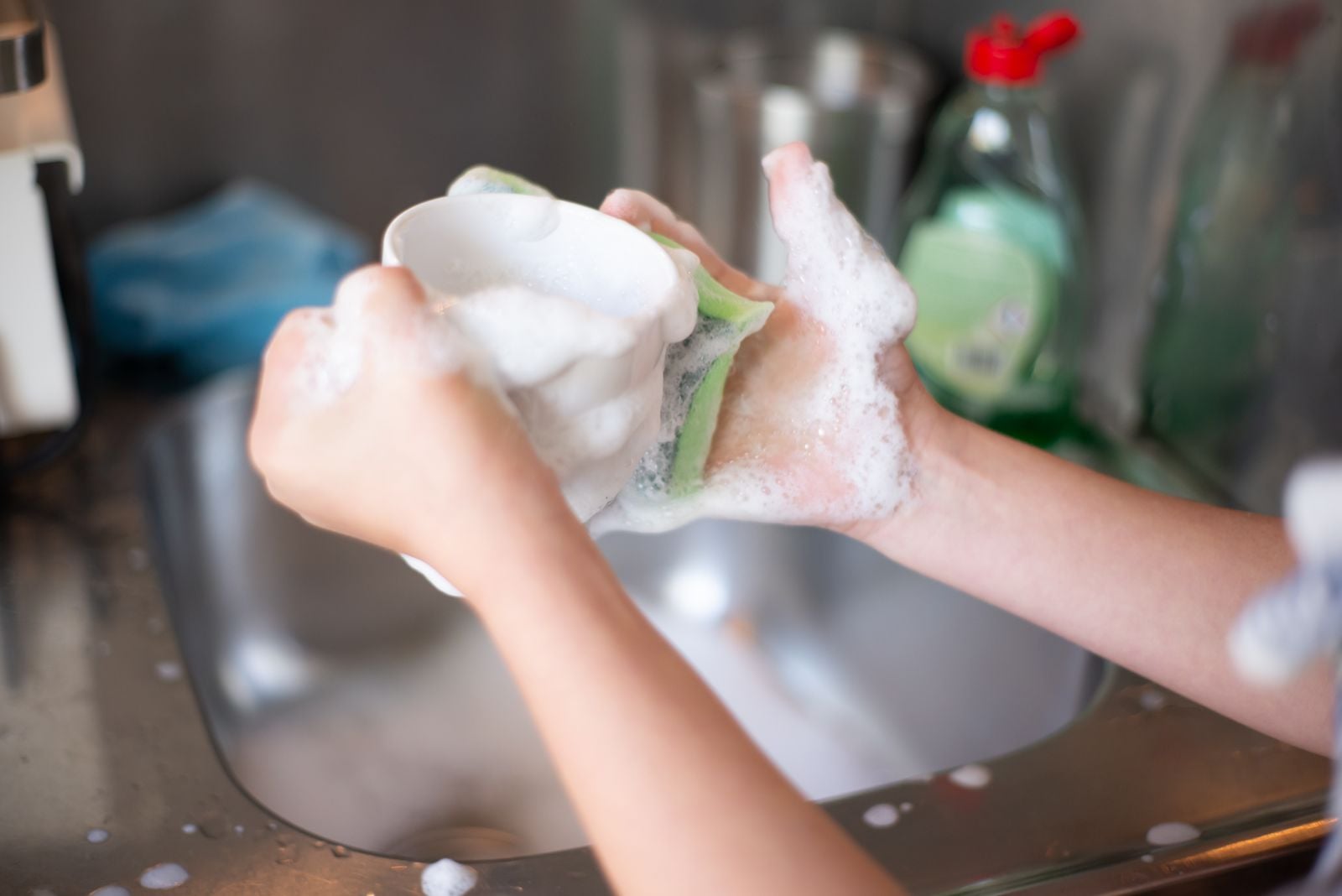hands washing cup